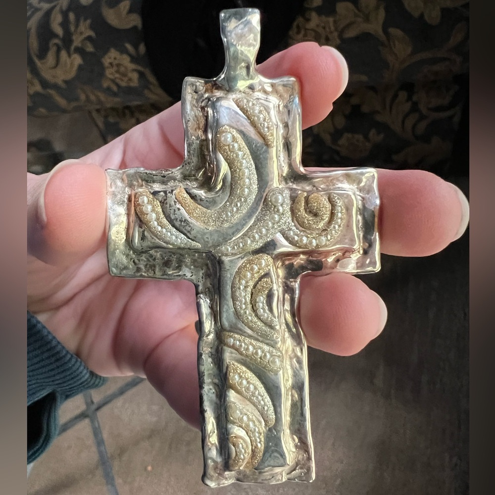 Cross pendant